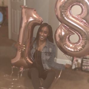 Meet your Posher, Javoni